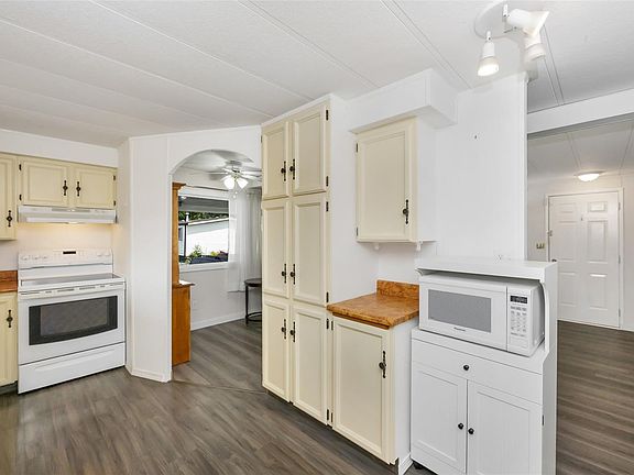 2nd image of 2885 Boys Rd #287