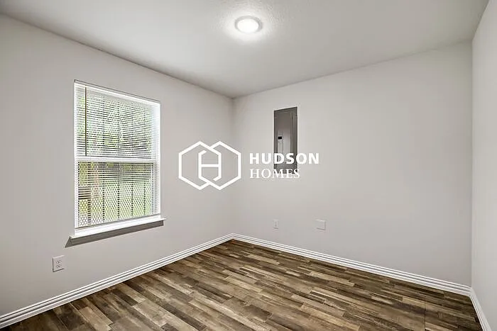 3639 Pine St — Photo 6
