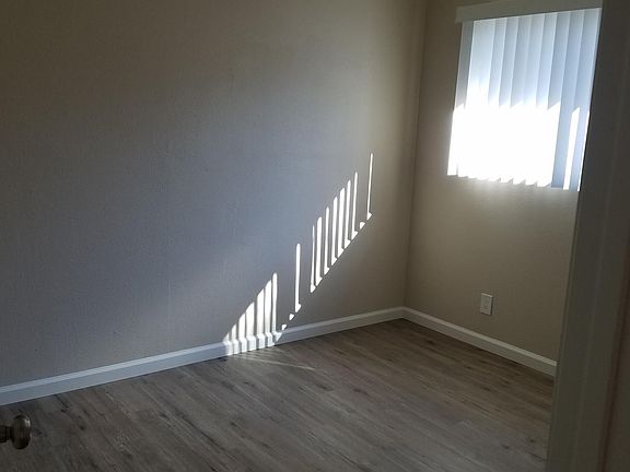 5th image of 646 Waverly Pl #D