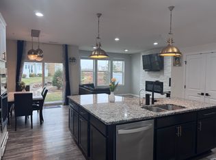 706 Rockburn Rd, Chanhassen, MN 55317