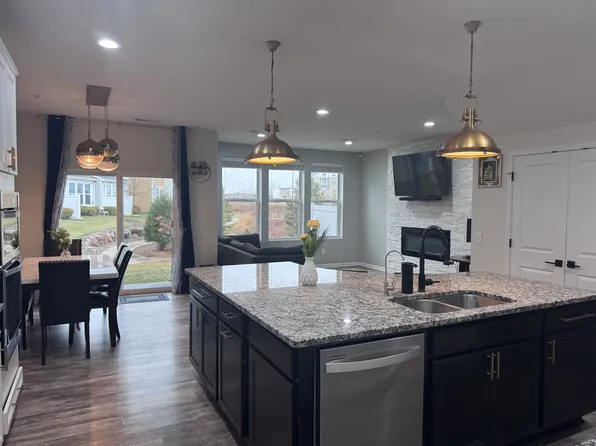 706 Rockburn Rd, Chanhassen, MN 55317