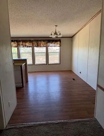 545 S Apricot Ave — Photo 4
