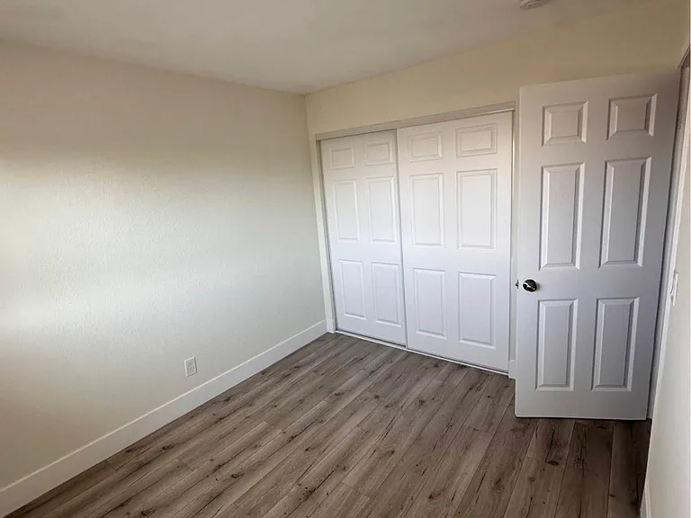 235 50th St #26 — Photo 5