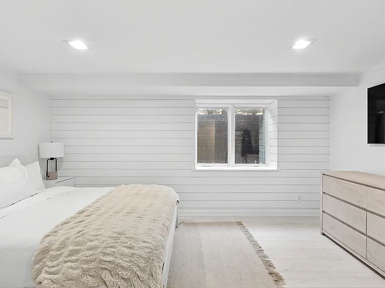 148 S Fairview Ave — Photo 14