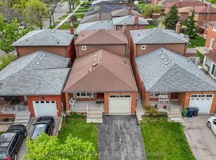 4 Greendowns Dr, Toronto, ON M1M2G7