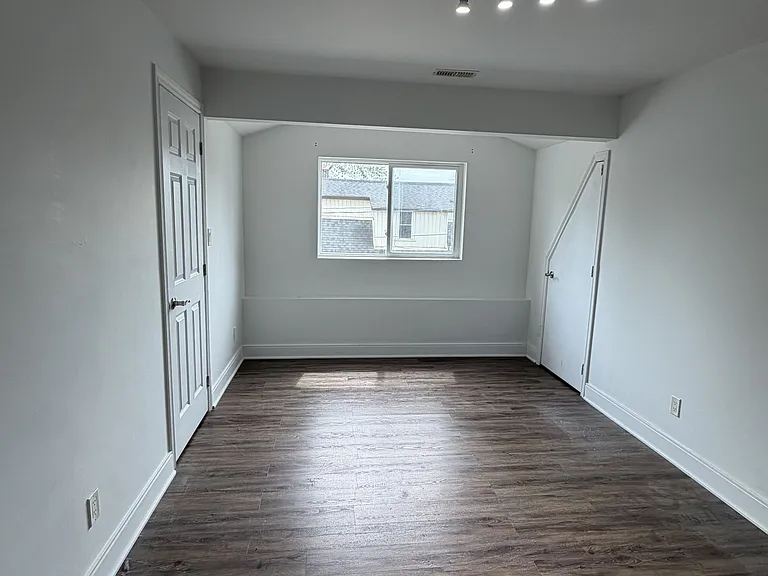 563 Woolwich St #1 — Photo 12
