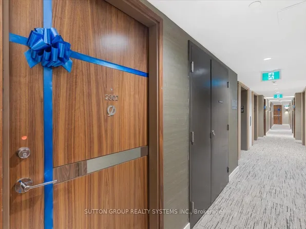 38 Widmer St #2302, Toronto, ON M5V 1X1