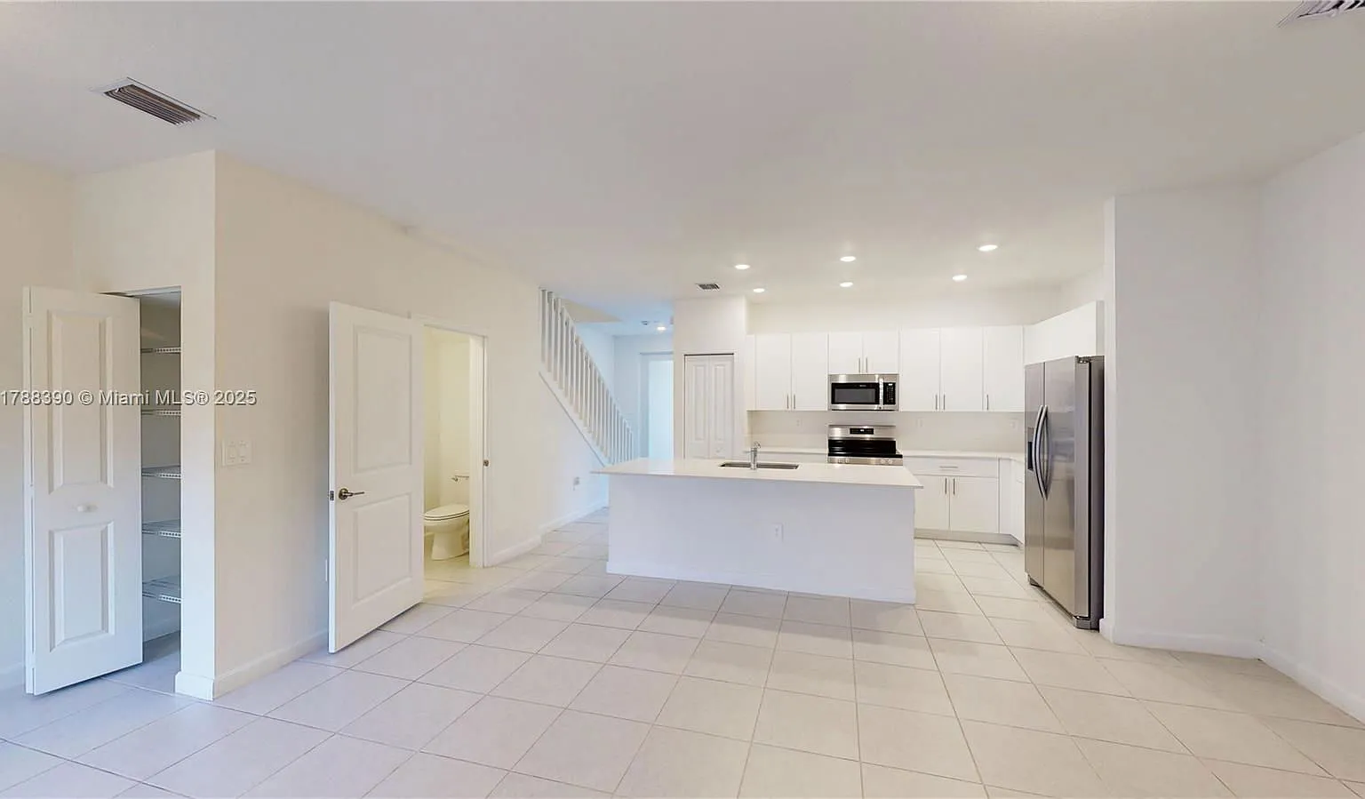 3 bed, 2.5 bath, 1548 sqft, $2,700 — Photo 3