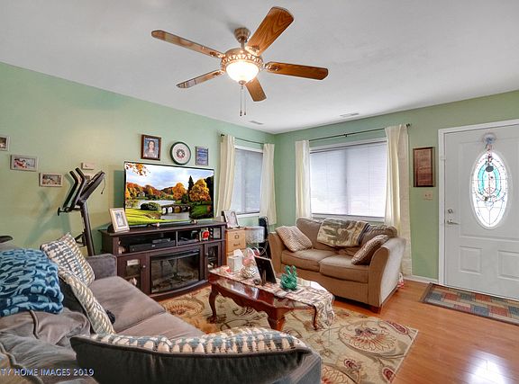 3rd image of 29W603 Winchester Cir N Unit 2
