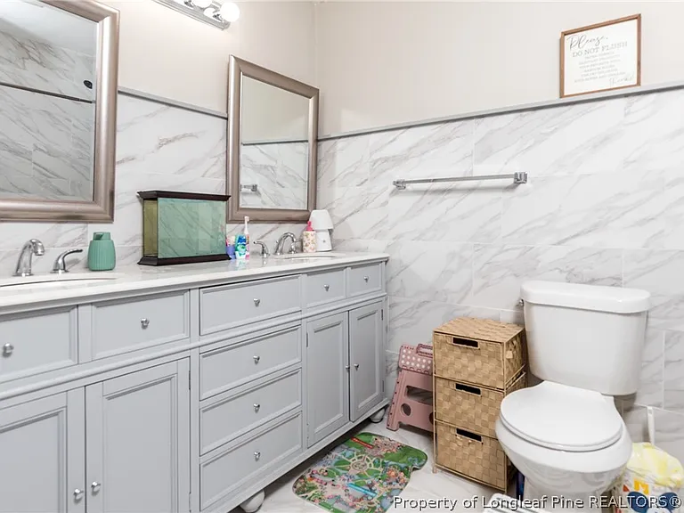 413 Langdon St — Photo 10