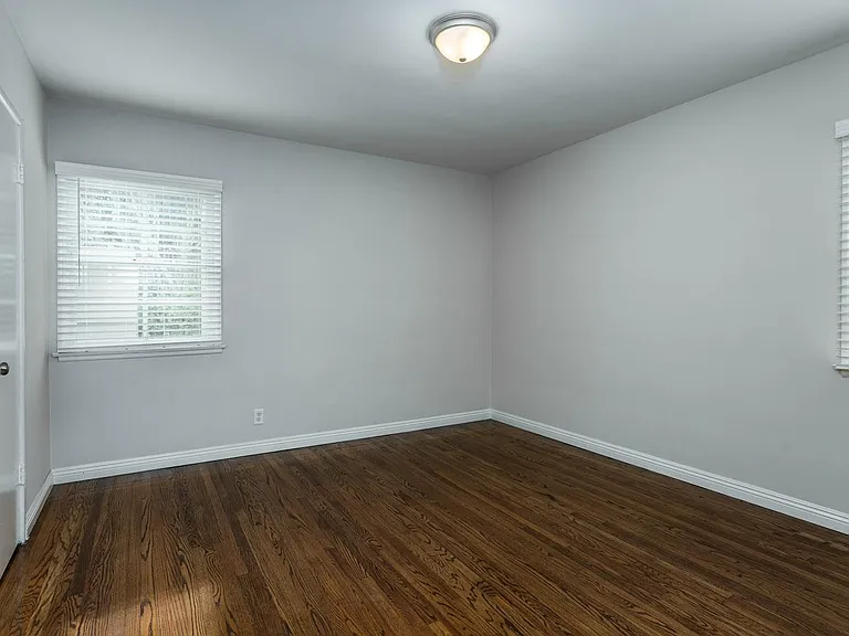 12309 Oxnard St #2 — Photo 11