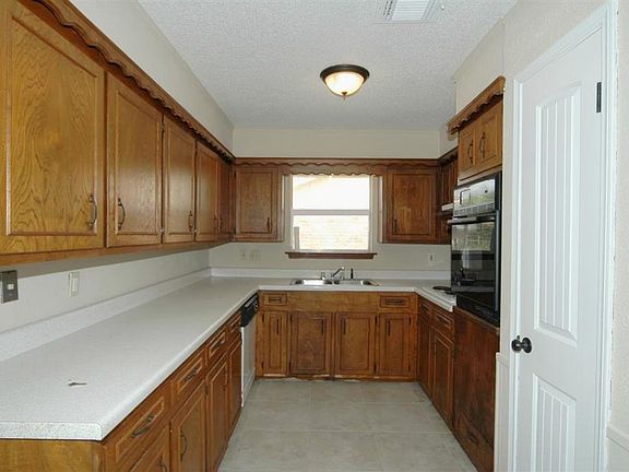 5th image of 635 N Heather Ln