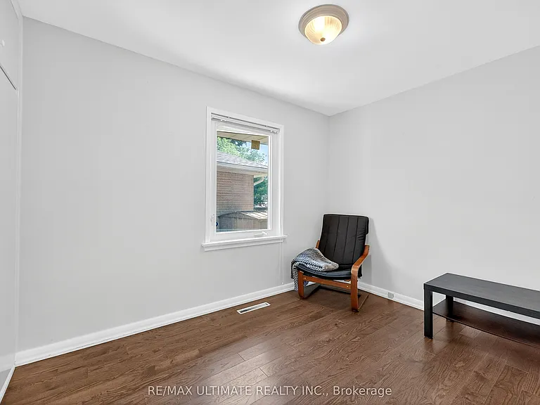 50 Charlemont Cres — Photo 21