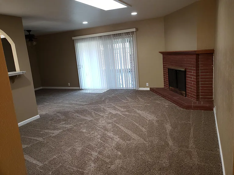 1421 Roberts Ave — Photo 11