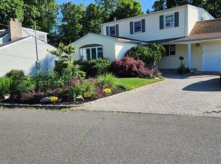 14 Thorney Ave, Huntington Station, NY 11746