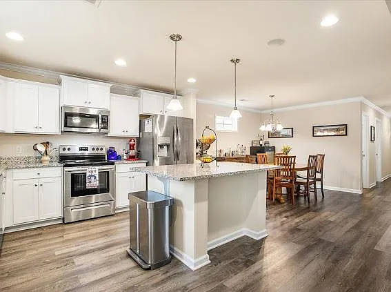 402 Chinchilla Dr — Photo 12