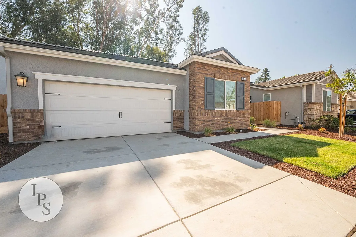 Building Photo - 1457 Las Rosas Ave