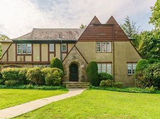 36 Disbrow Ln, New Rochelle, NY 10804