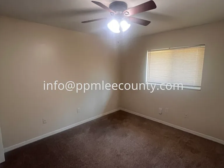 1015 SE 25th Ter — Photo 11