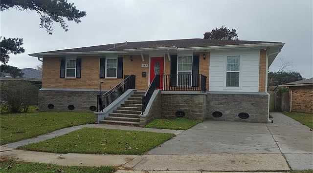 1st image of 662 Newport Cir