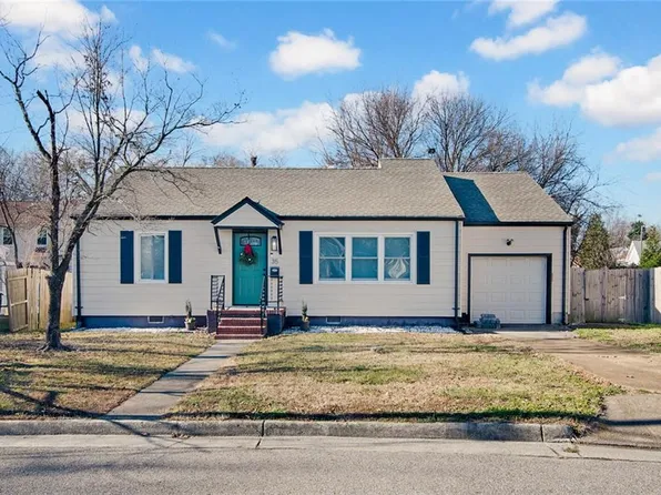 35 Clayton Dr, Hampton, VA 23669
