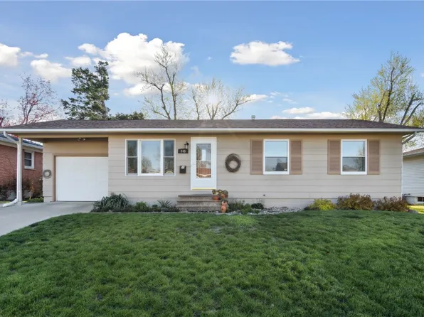 145 Crestridge Dr NW, Cedar Rapids, IA 52405