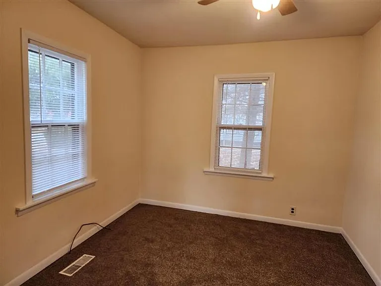 1004 Hampton Ave — Photo 4