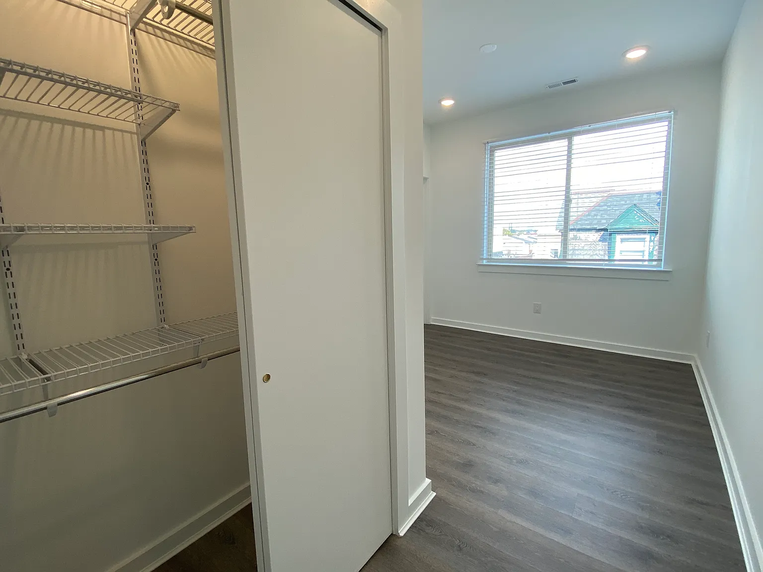 5 bed, 1500 sqft, $3,300 — Photo 3