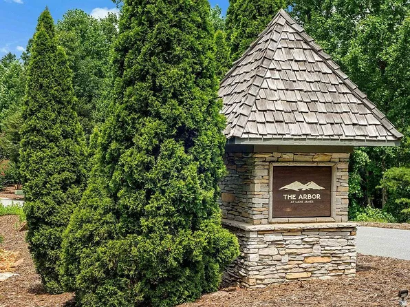 229 Beacon Ridge Dr, Nebo, NC 28761