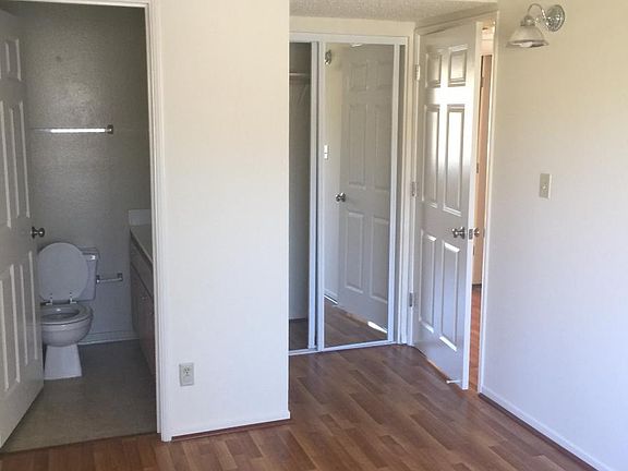 4th image of 250 W Elmwood Ave APT G