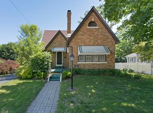 126 Division St, Algonquin, IL 60102