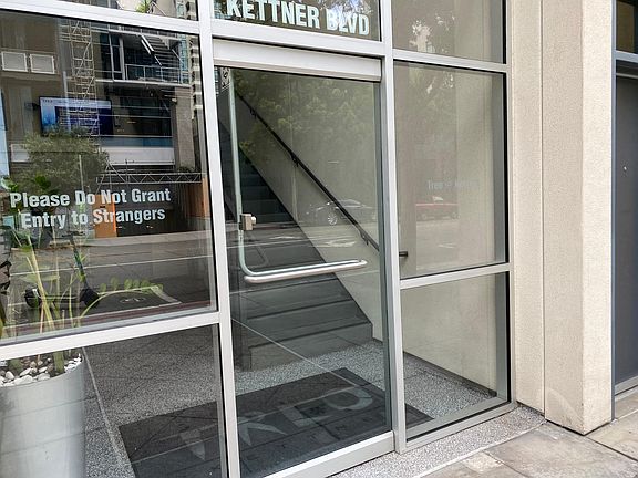 Kettner entrance side.