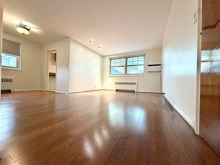 1-bedroom apartment for sale in Douglaston-Little Neck
