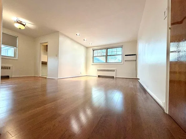 251-16 58th Ave APT 2, Little Neck, NY 11362