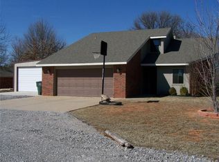 2903 W Royal Oaks Rd, Pauls Valley, OK 73075