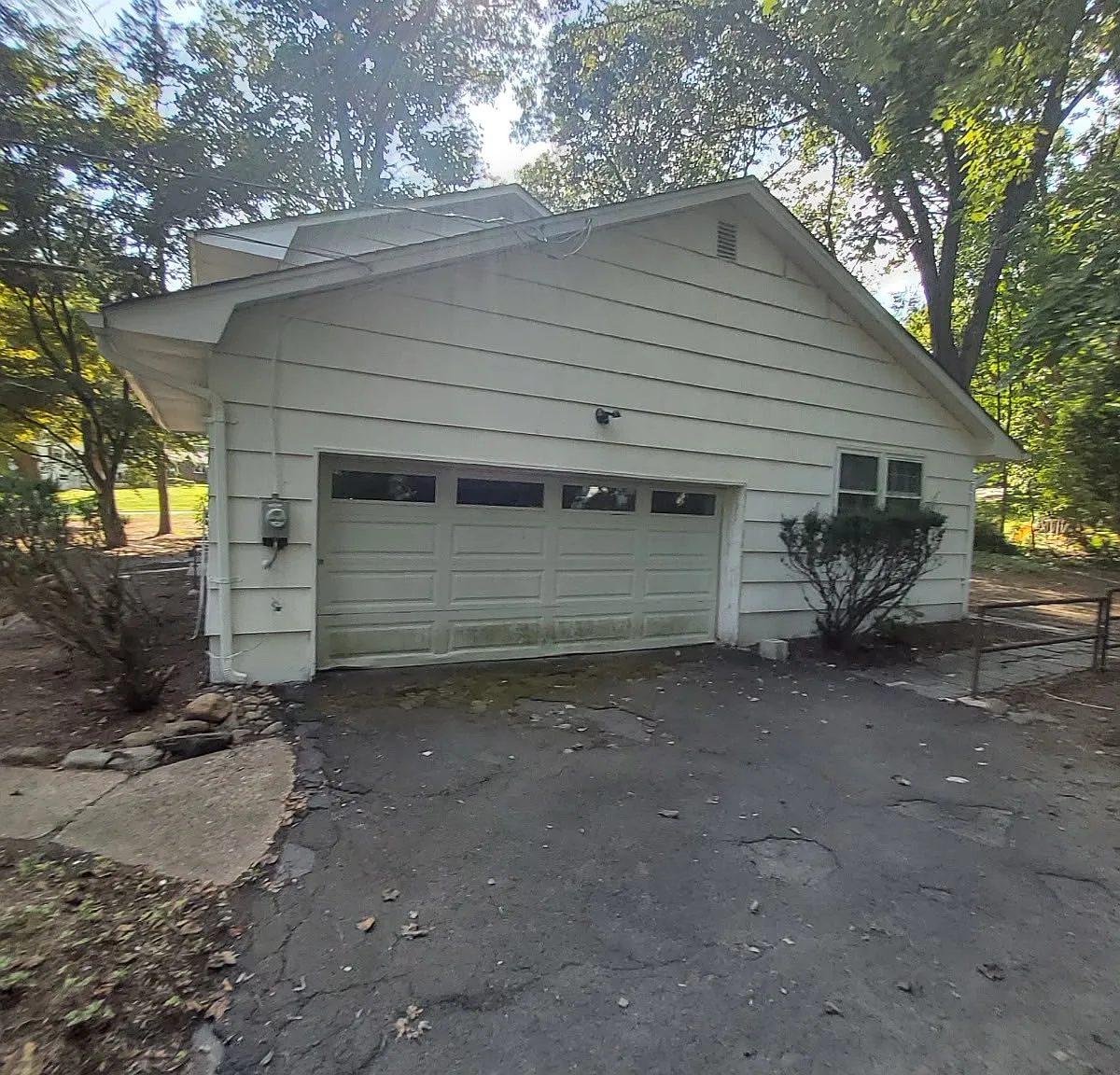 5 bed, $5,000 — Photo 2