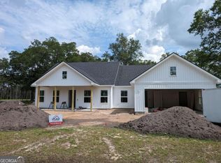 27 Tree Top Ln, Jesup, GA 31545