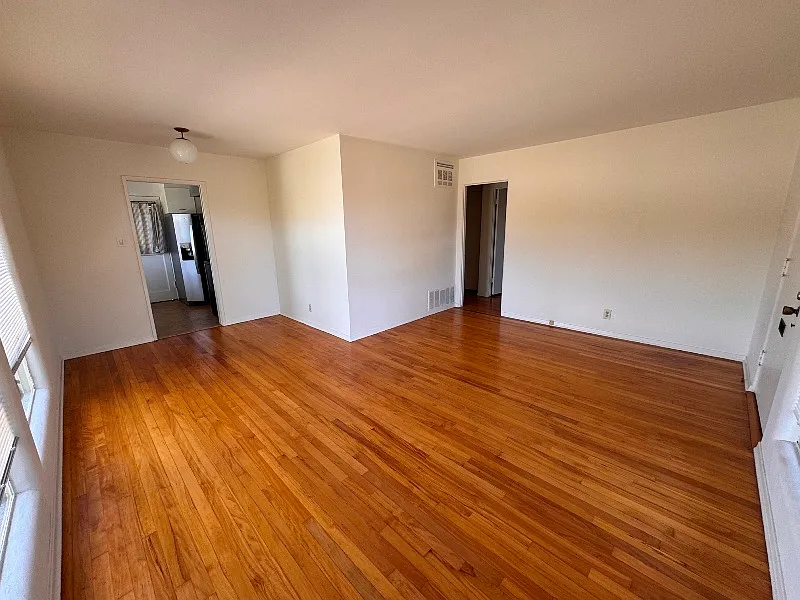 2 bed, 850 sqft, $3,400 — Photo 4
