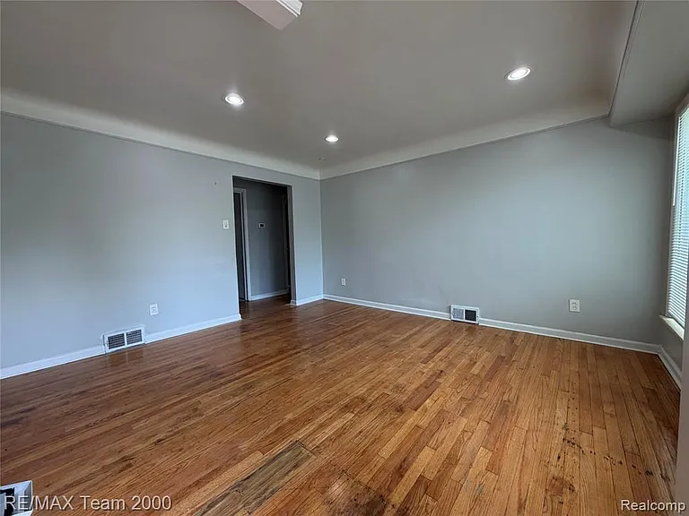 228 Auburn St — Photo 6