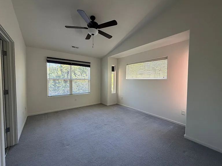 2114 NE Sheffield Ave — Photo 8