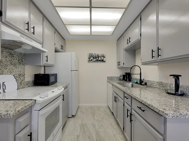 1104 F St #2 — Photo 1