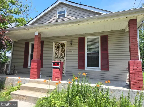 809 Eastern Ave, Capitol Heights, MD 20743