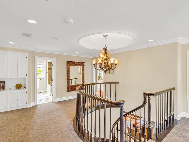 410 Blumont St — Photo 105