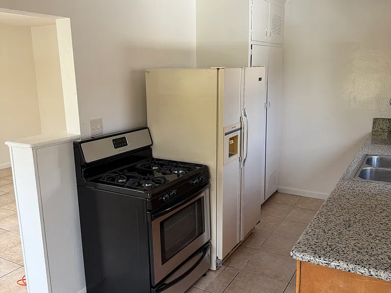 15231 Acre St #D — Photo 5