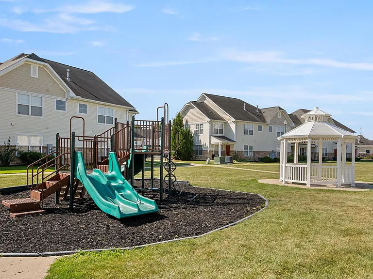 Preston Pointe at Brownstown — Photo 8