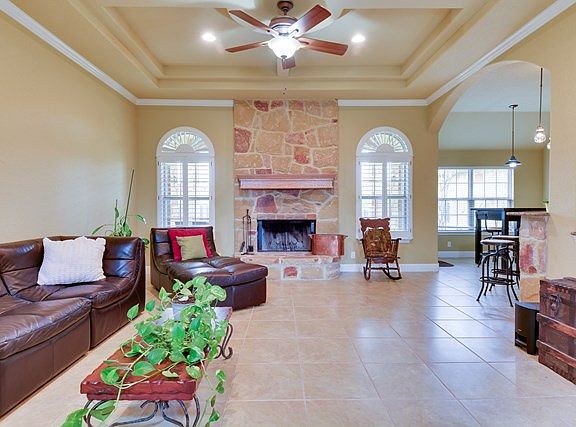3rd image of 1205 Jennifer Ln
