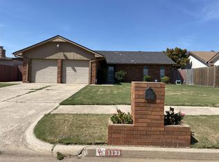 1133 NW 6th Pl, Moore, OK 73170