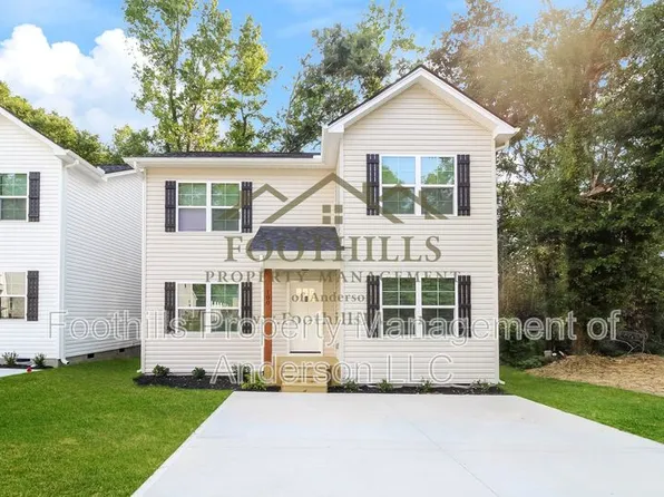 100 Crown Ct, Williamston, SC 29697