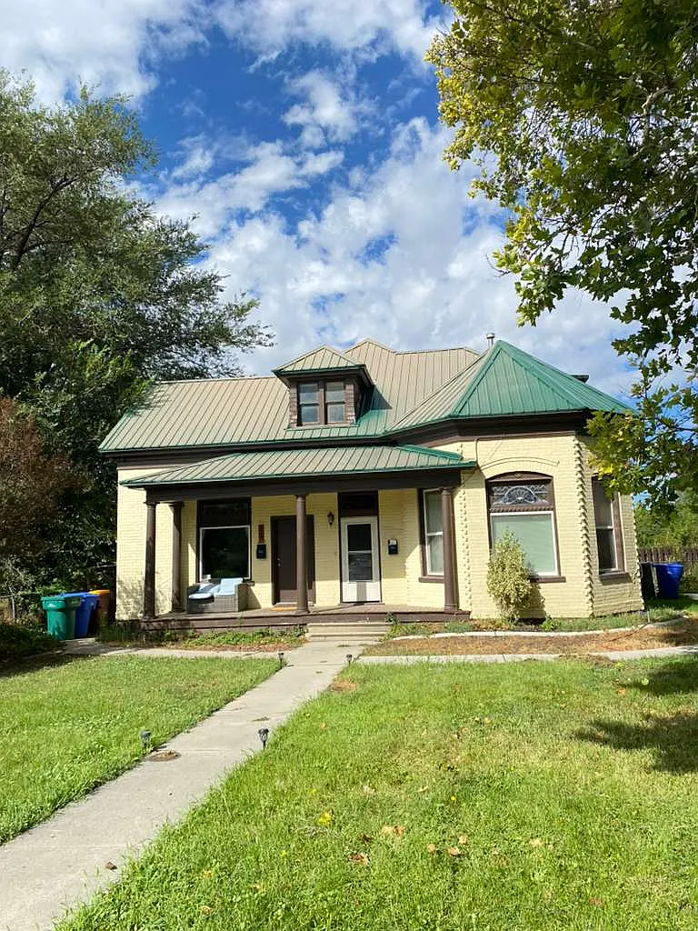 2 bed, 1609 sqft, $1,975 — Photo 1