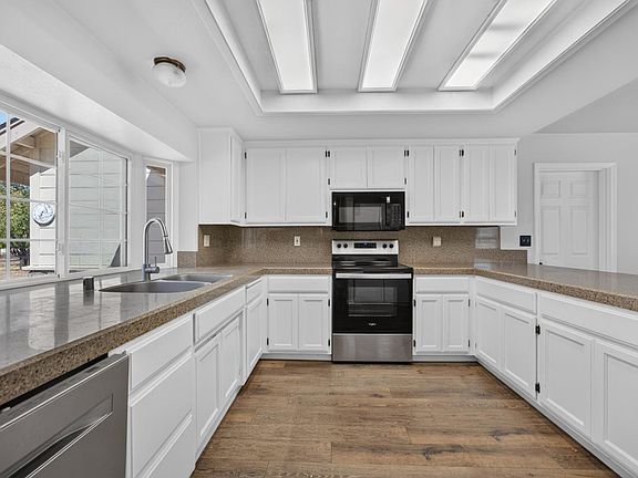 4th image of 3663 Many Oaks Ln